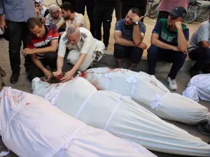 غارات مكثفة على مشروع بيت لاهيا شمالي قطاع غزة