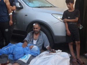سقوط مئات الشهداء والجرحى، في المدرسة التي تؤوي عددا كبيرا من النازحين سقوط مئات الشهداء والجرحى، في المدرسة التي تؤوي عددا كبيرا من النازحين