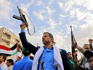 مقاتلون يمنيون من أنصار جماعة الحوثي مقاتلون يمنيون من أنصار جماعة الحوثي