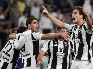 Juventus' US midfielder #22 Timothy Weah (L) celebrates with Juventus' Serbian forward #09 Dusan Vlahovic (2nd L) after scoring his team' second goal during the Italian Serie A football match between Juventus and Como at The Allianz Stadium in Turin on August 19, 2024. (Photo by Isabella BONOTTO / AFP)