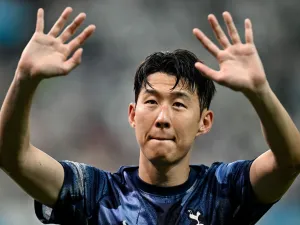 Tottenham Hotspur's captain Son Heung-Min waves to fans after a friendly football match between Tottenham Hotspur and Bayern Munich at the Seoul World Cup Stadium in Seoul on August 3, 2024. (Photo by Anthony WALLACE / AFP)