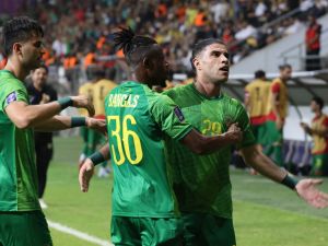 الشرطة يفرض التعادل على النصر (Photo by AHMAD AL-RUBAYE / AFP)