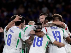 إيطاليا تنتزع الفوز من قلب باريس (Photo by STEPHANE DE SAKUTIN / AFP)