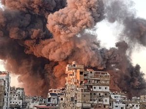 دخان يتصاعد في موقع تفجير بلبنان