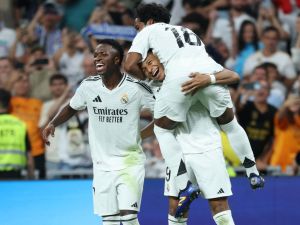 ريال مدريد يتحدى آلافيس (Photo by Thomas COEX / AFP)