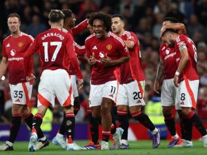 تشكيلة مانشستر يونايتد المتوقعة ضد بارنسلي في كأس كاراباو 2024-25