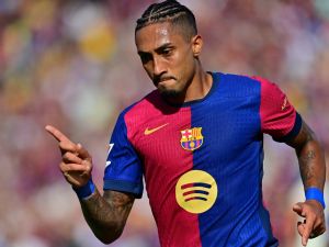 رافينيا يكشف عن تفكيره في الرحيل عن برشلونة