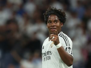 أنشيلوتي سعيد بأداء إندريك بعد فوز ريال مدريد على شتوتغارت