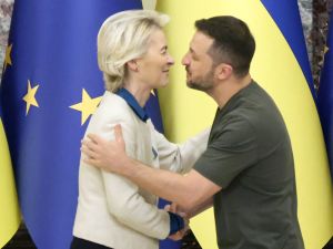  Ursula von der Leyen and Zelenskyy 