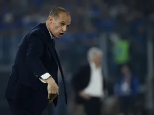 Juventus' Italian coach Massimiliano Allegri shouts instructions to his players during the Italian Cup Final between Atalanta and Juventus at the Olympic stadium in Rome on May 15, 2024. (Photo by Filippo MONTEFORTE / AFP)