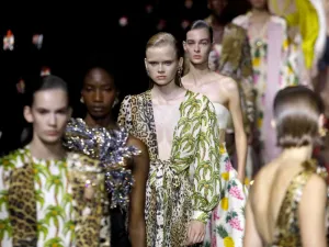 روبيرتو كافالي Roberto Cavalli تشعل ختام أسبوع الموضة في دبي الآن 