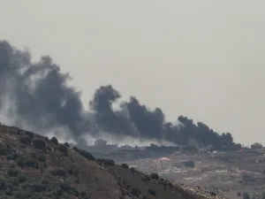 باستشهاد شخص وإصابة آخر جراء غارة إسرائيلية على بلدة ميس الجبل