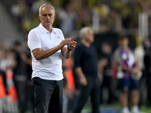 Fenerbahce's Portuguese coach Jose Mourinho applauds during the UEFA Champions League 3rd Qualifying Round second leg football match between Fenerbahce and Lille LOSC at the Fenerbahçe Sükrü Saracoğlu Stadium in Istanbul on August 13, 2024. (Photo by Ozan KOSE / AFP)