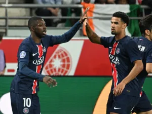 Paris Saint-Germain's French forward #10 Ousmane Dembele (L) celebrates scoring his team's first goal during the French L1 football match between Stade de Reims and Paris Saint-Germain (PSG) at Stade Auguste-Delaune in Reims, northern France on September 21, 2024. (Photo by FRANCOIS NASCIMBENI / AFP)