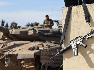 تهدف الخطة إلى منع إيران وحلفائها من استغلال الحدود لتهريب الأسلحة