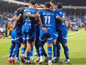 الهلال في مواجهة صعبة أمام غريمه الأهلي اليوم (Photo by Fayez NURELDINE / AFP)