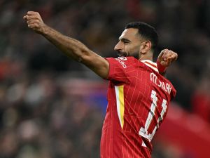 صلاح يتألق ويقود ليفربول للتغلب على تشيلسي (Photo by Paul ELLIS / AFP)