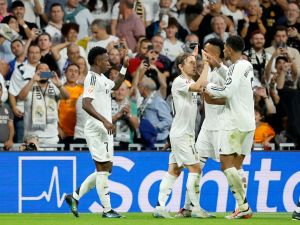 ريال مدريد يتفوق على فياريال (Photo by OSCAR DEL POZO / AFP)
