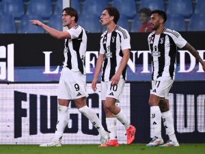 يوفنتوس يستعد لملاقاة لايبزيغ اليوم Juventus’ Serbian forward #09 Dusan Vlahovic celebrates after scoring a goal (L) during the Italian Serie A football match bewteen Genoa and Juventus at the Luigi-Ferraris Stadium, in Genoa on September 28, 2024. (Photo by MARCO BERTORELLO / AFP)