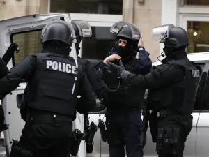 السلطات الفرنسية تحقق مع مواطن أفغاني للاشتباه في التخطيط لعمل إرهابي داخل ملعب كرة قدم