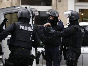 السلطات الفرنسية تحقق مع مواطن أفغاني للاشتباه في التخطيط لعمل إرهابي داخل ملعب كرة قدم