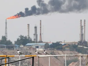 Tensions escalate as Iranian oil minister visits Khark Island amid Israeli threats