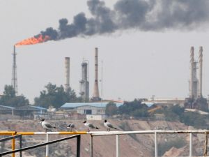 Tensions escalate as Iranian oil minister visits Khark Island amid Israeli threats