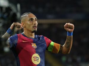 لماذا تم تعيين رافينيا كقائد لنادي برشلونة هذا الموسم؟