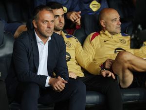 فليك يعزز جهازه الفني في برشلونة بضم عنصرين جديدين