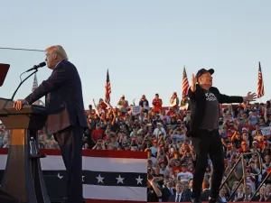 Elon Musk holds first solo rally backing Donald Trump