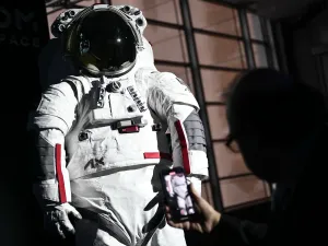 AxEMU suit 