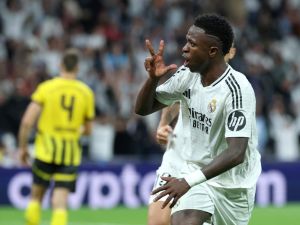 فوز ريال مدريد المثير على دورتموند يعزز ثقة أنشيلوتي بفينيسيوس