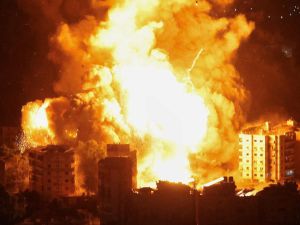 Israeli raids target Beirut and Hezbollah strikes Tel Aviv
