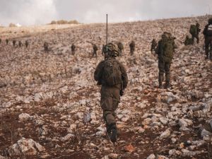 Israeli soldiers crossing the Lebanese borders.