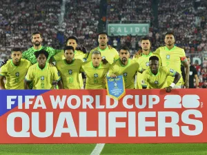 Brazil's players pose for a team photo before the 2026 FIFA World Cup South American qualifiers football match between Paraguay and Brazil at the Defensores del Chaco stadium in Asuncion, on September 10, 2024. (Photo by Daniel DUARTE / AFP)