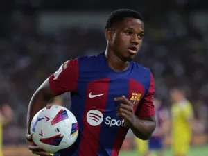 Barcelona's Spanish forward #10 Ansu Fati runs with the ball during the Spanish Liga football match between FC Barcelona and Cadiz CF at the Lluis Companys Olimpic Stadium in Barcelona on August 20, 2023. (Photo by LLUIS GENE / AFP)