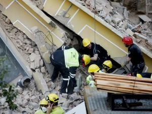 Rescue efforts underway after hotel collapse in Argentina