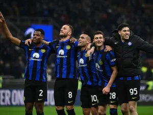 (From L) Inter Milan's Dutch defender #02 Denzel Dumfries, Inter Milan's Austrian forward #08 Marko Arnautović, Inter Milan's Argentine forward #10 Lautaro Martinez, Inter Milan's French defender #28 Benjamin Pavard and Inter Milan's Italian defender #95 Alessandro Bastoni celebrate their team's 1-0 victory after winning the Serie A football match between Inter Milan and Juventus at the San Siro stadium in Milan, on February 4, 2024. (Photo by Isabella BONOTTO / AFP)