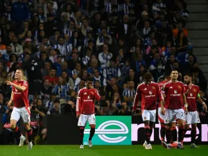 Manchester United's Danish forward #09 Rasmus Hojlund celebrates scoring his team's second goal during the UEFA Europa League 1st round day 2 between FC Porto and Manchester United at the Dragao stadium in Porto on October 3, 2024. (Photo by MIGUEL RIOPA / AFP)