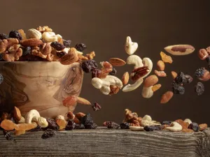 5 أطعمة تساعد على خفض مستويات حمض البوليك بشكل طبيعي
