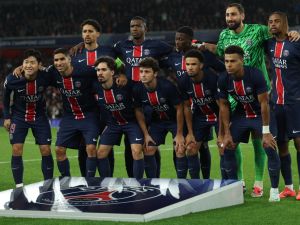 Paris Saint-Germain's Italian goalkeeper #01 Gianluigi Donnarumma poses for a team photograph with teammates ahead of the UEFA Champions League football match between Arsenal and Paris Saint-Germain (PSG) at the Emirates Stadium in north London on October 1, 2024. (Photo by Adrian Dennis / AFP)