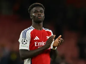 Arsenal's English midfielder #07 Bukayo Saka applauds the fans following during the UEFA Champions League football match between Arsenal and Paris Saint-Germain (PSG) at the Emirates Stadium in north London on October 1, 2024. Arsenal won the match 2-0. (Photo by Glyn KIRK / AFP)