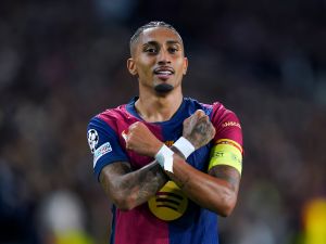 برشلونة يتحرك لتجديد عقد رافينيا