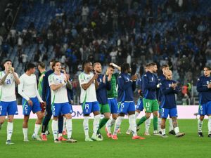منتخب إيطاليا في مهمة صعبة أمام نظيره البلجيكي (Photo by Alberto PIZZOLI / AFP)