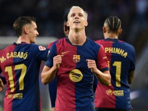 أولمو يقود برشلونة لفوز جديد (Photo by Josep LAGO / AFP)
