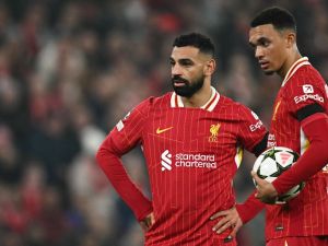 ليفربول في مواجهة صعبة أمام أستون فيلا اليوم (Photo by Paul ELLIS / AFP)