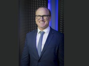 كشفت نسخة شهر نوفمبر 2024 من تقرير التنقل الذي تصدره شركة إريكسون (المدرجة في بورصة ناسداك تحت الرمز: ERIC)، أن شبكة الجيل الخامس المستقلة وشبكة الجيل الخامس المتقدمة ستكونان محور تركيز رئيسي لمزودي خدمات الاتصالات على مدار الفترة القادمة من هذا العقد، في ظل سعي شركات الاتصالات إلى نشر قدرات جديدة لتطوير عروض تركز على تقديم القيمة بدلاً من التركيز على حجم البيانات. ويورد التقرير المزيد من التفاصيل بهذا الشأن إلى جانب مجموعة أوسع من الرؤى الخاصة بالشبكة. ويمدد التقرير الجديد فترة التنبؤ التي يتناولها حتى نها