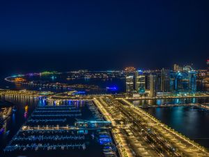 سيستقبل الطابق 52 الذي تمّ تجديده حديثًا الضيوف ابتداءً من 26 نوفمبر، مع افتتاح "أوبزرفاتوري لاونج" بحلّته الجديدة، بالإضافة إلى افتتاح مطعم "برايم 52 ستيك هاوس" الجديد كليًا، لتقديم تجربتَي طعام مميزتَين مع إطلالات خلّابة على دبي.