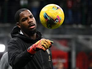 AC Milan's French goalkeeper #16 Mike Maignan warm-up before the Italian SerieA football match between AC Milan and Juventus Turin at San Siro stadium in Milan, on November 23, 2024. (Photo by Isabella BONOTTO / AFP)
