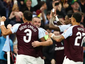 Aston Villa's Scottish midfielder #07 John McGinn (2nd L) celebrates with teammates after scoring his team first goal during the UEFA Champions League football match between Aston Villa and Bologna at Villa Park in Birmingham, central England on October 22, 2024. (Photo by Darren Staples / AFP)